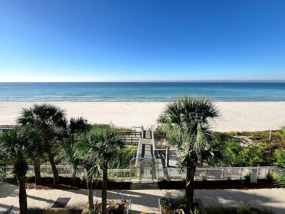 Aqua 305 PCB at its Finest/Oceanfront/Sleeps 6/+ C — photo 5