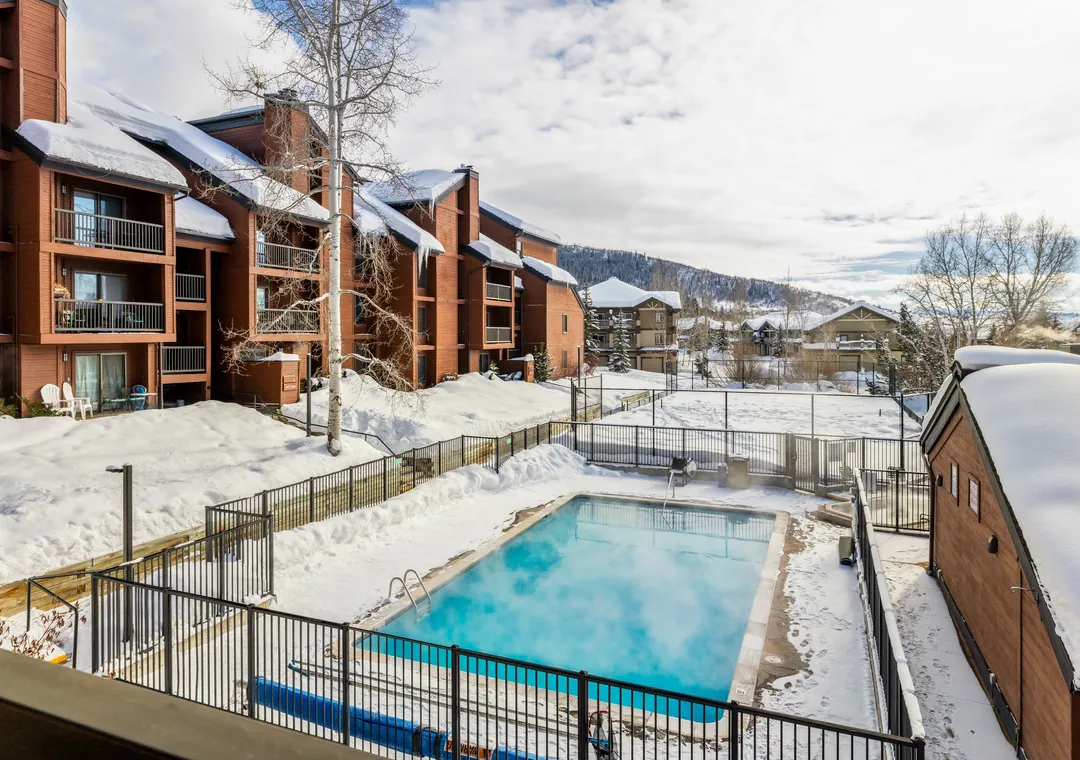 Renovated 2BR Condo Just Blocks from the Slopes! — photo 2