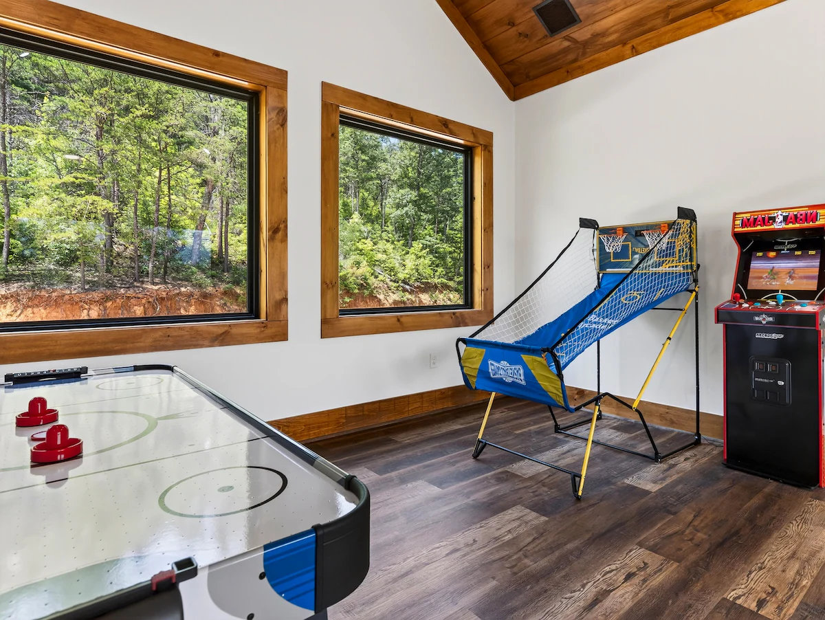 Sleeps 20 • Indoor Pool + Games Near Pigeon Forge — photo 4