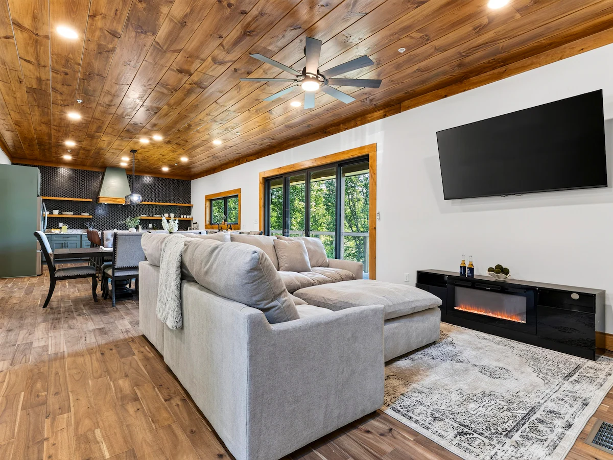 Sleeps 20 • Indoor Pool + Games Near Pigeon Forge — photo 5