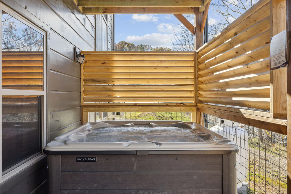 A Lodge at The Glades | 12-Bedroom Cabin Getaway! — photo 3