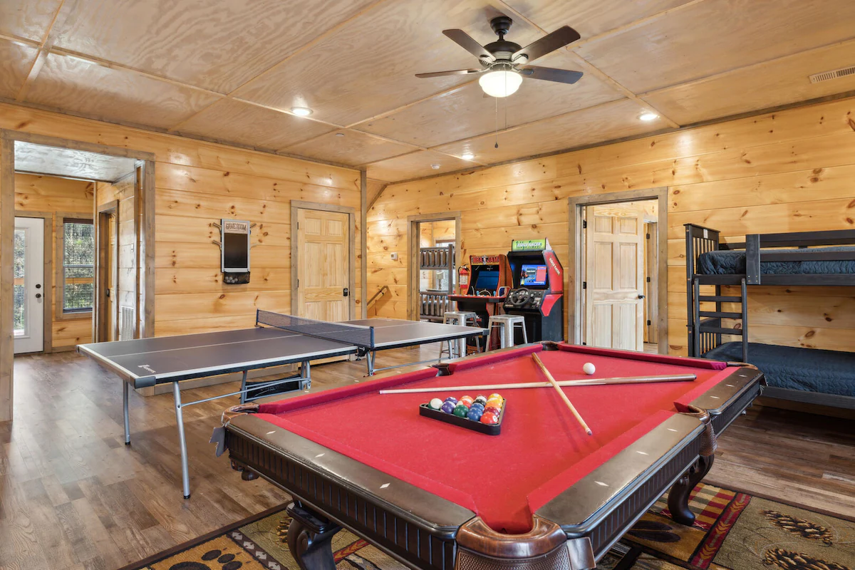 A Lodge at The Glades | 12-Bedroom Cabin Getaway! — photo 4