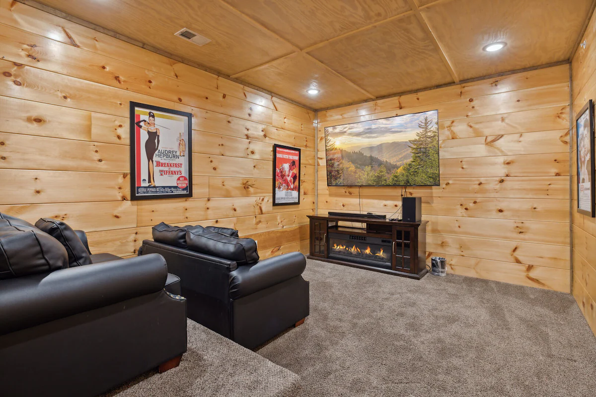 A Lodge at The Glades | 12-Bedroom Cabin Getaway! — photo 5