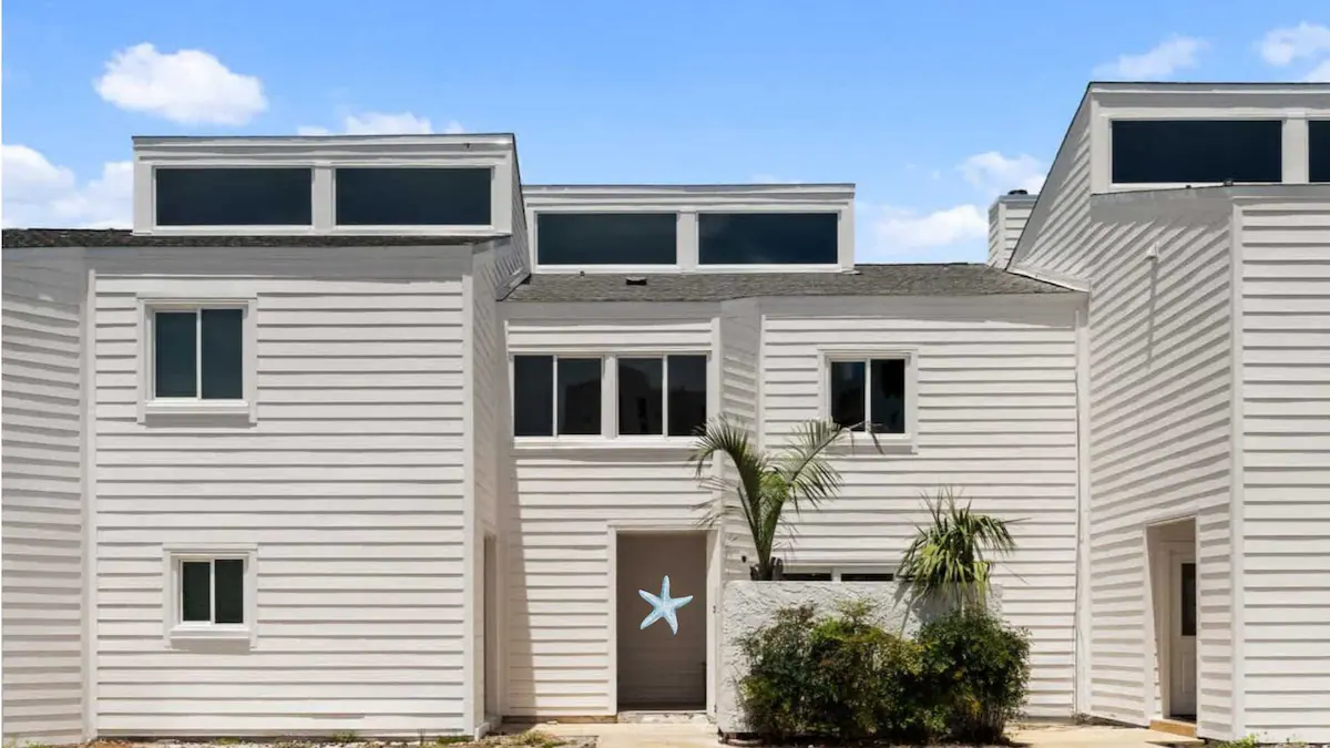 Pool + Beach Access | Sleeps 6 in Destin — photo 3