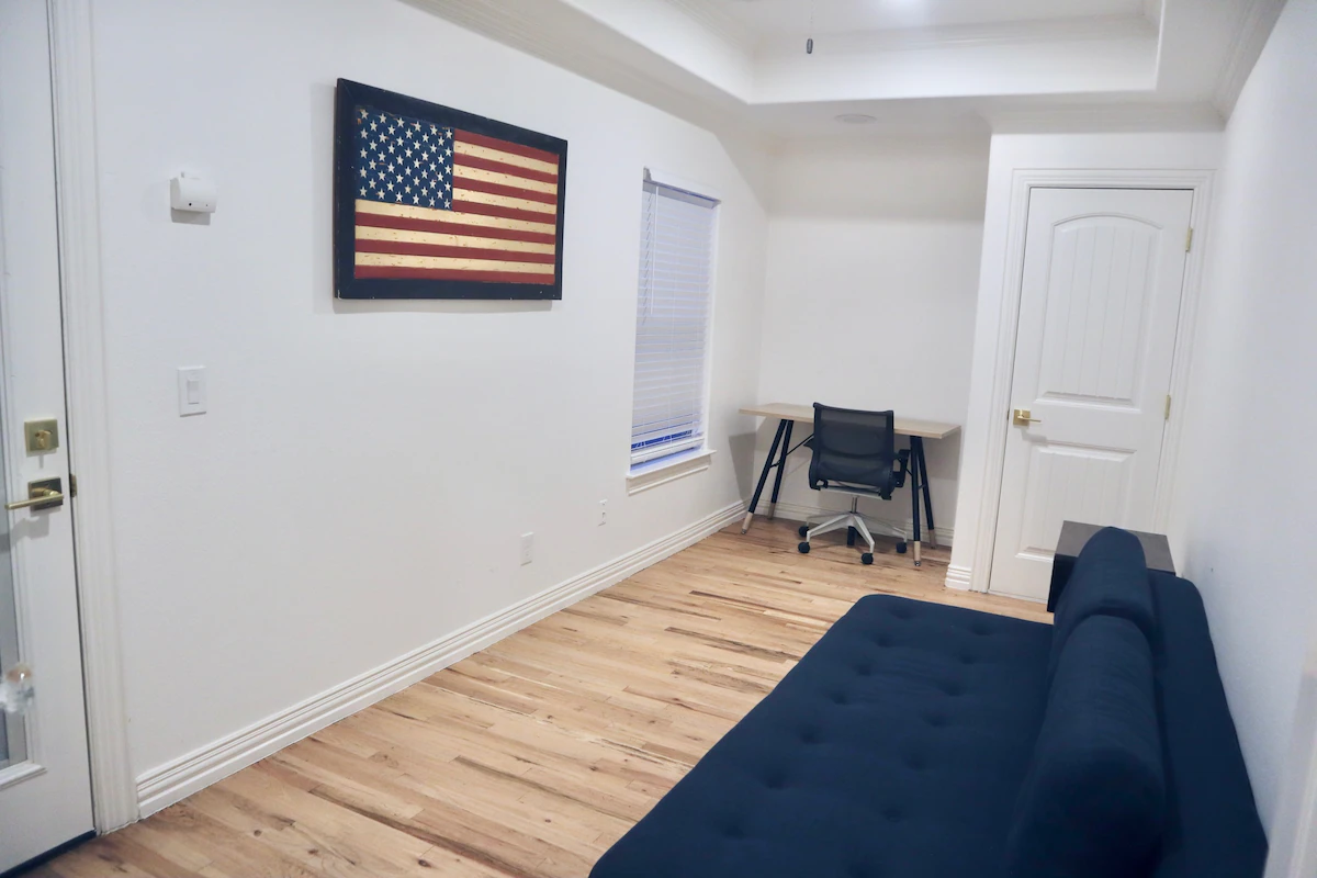 Townhouse in Dallas · ★New · 3 bedrooms · 4 beds · 2.5 private baths — photo 4