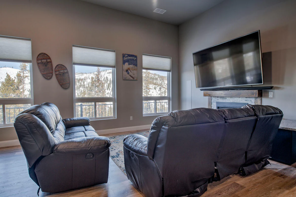 Hillside Lodge - 7BR, Great Location with Views! — photo 2