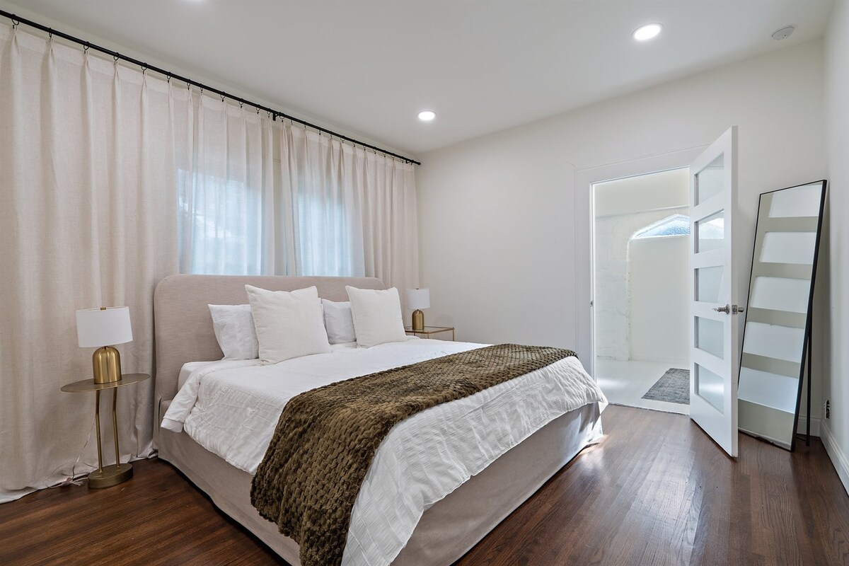 4BR Downtown Retreat Near Dallas Love Field w Pool — photo 2