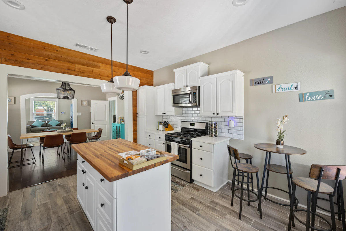 Charming Craftsman byBishop Arts & Dtown w firepit — photo 4