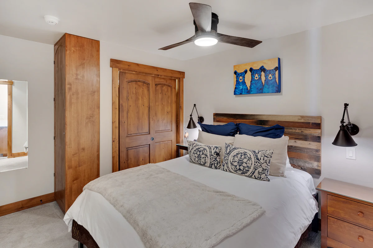 Bear Claw 406 Luxury Ski-In/Out + Ski Shuttle! — photo 3