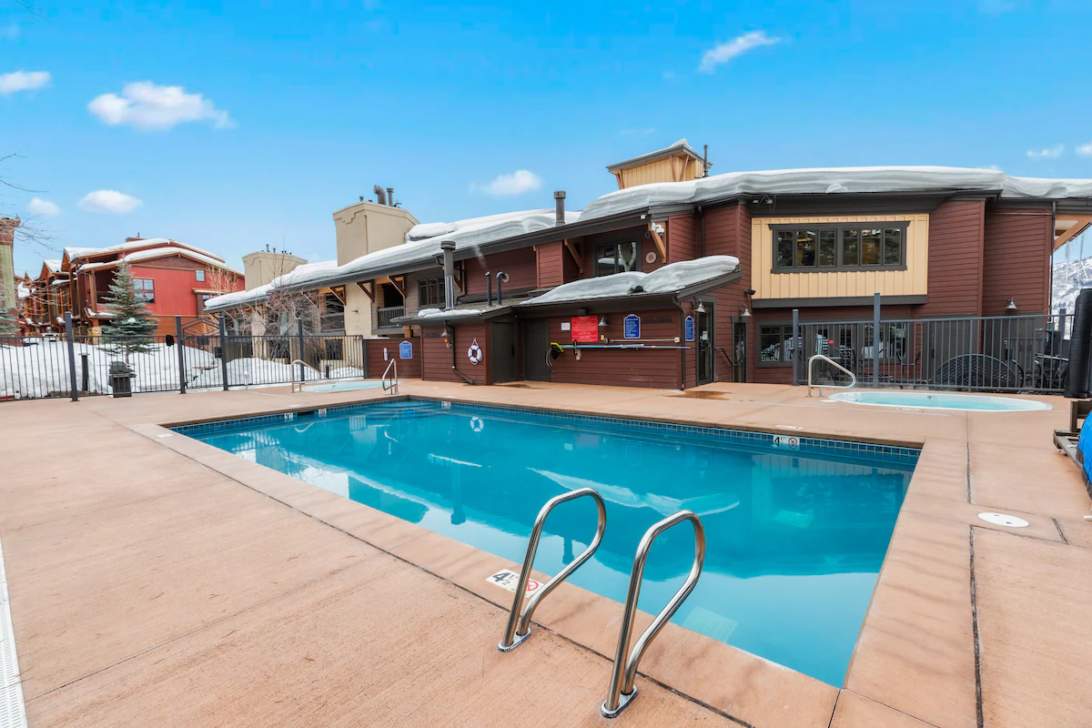 Stylish 4-Bedroom Condo Steps from Steamboat — photo 3
