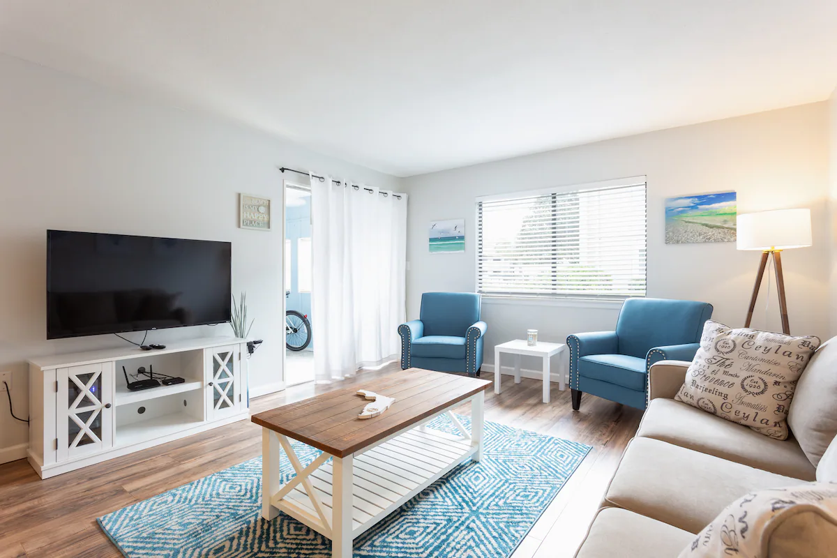 Dog Friendly, 1 Bdr 1 Bath, Private Beach & Pool — photo 2