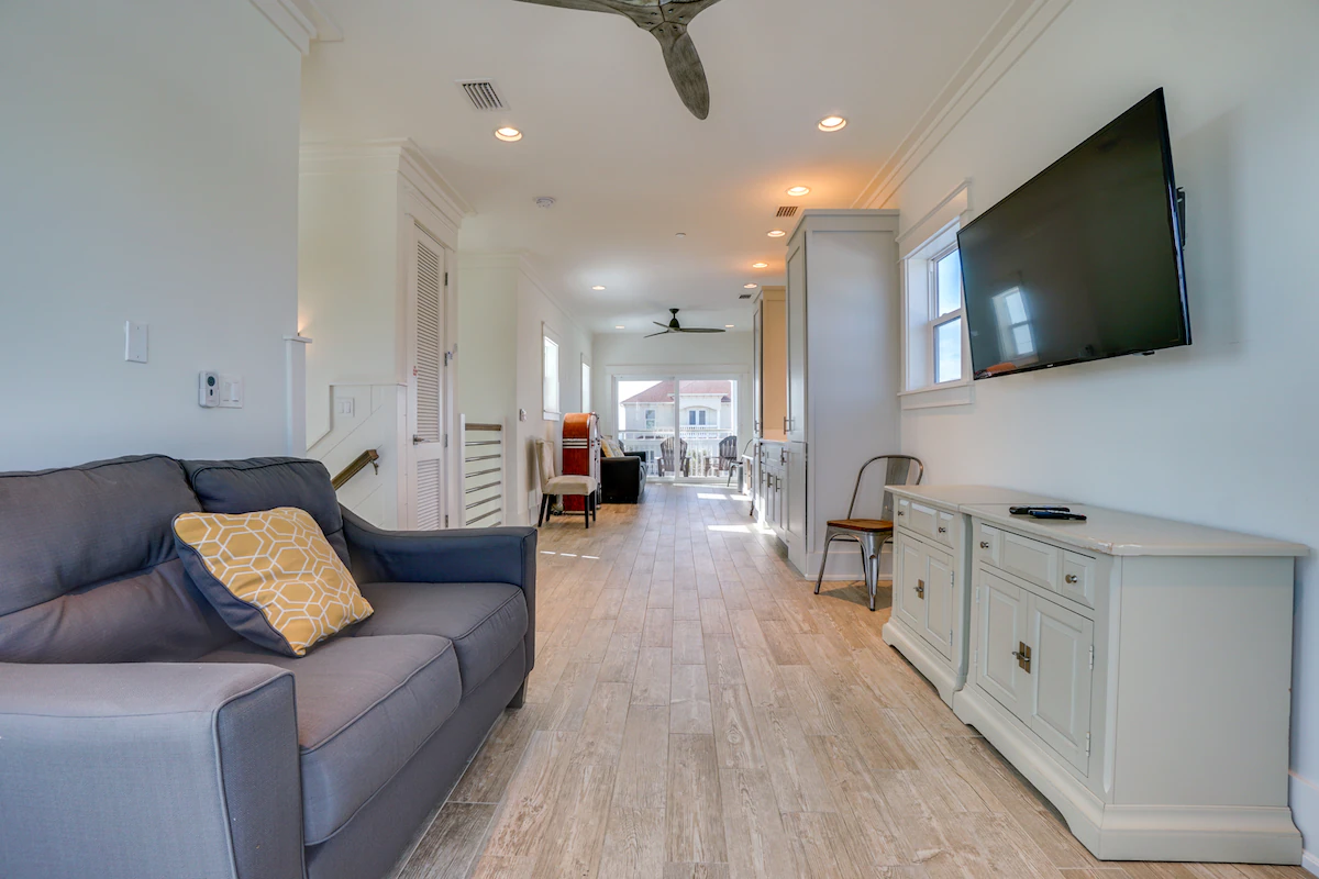 Latitude Adjustment, Gulf-Front, Pool, Sleeps 16